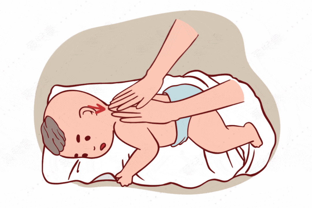 08,背部抚触3,手抓住宝宝脚后跟,用拇指捋一捋脚背,大拇指再轻柔脚心