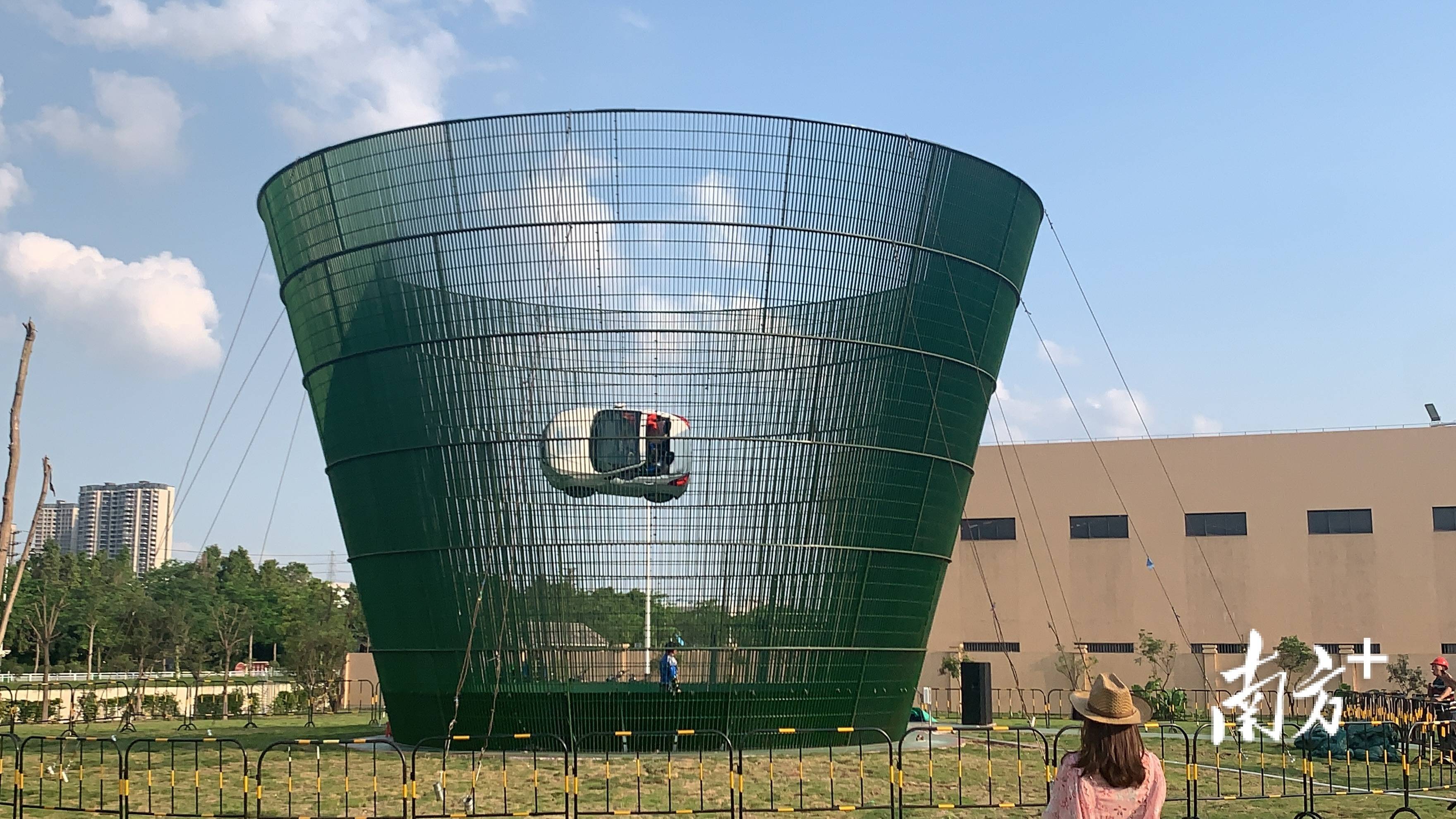 佛山紫南欢乐谷落成开业五一来看高空威亚表演水舞声光秀