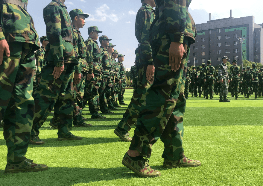 军训进行时|绿装红颜,意气风发_训练_学子_军姿