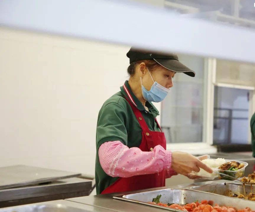 平凡而伟大的劳动者_致敬劳动者_校园_阿姨