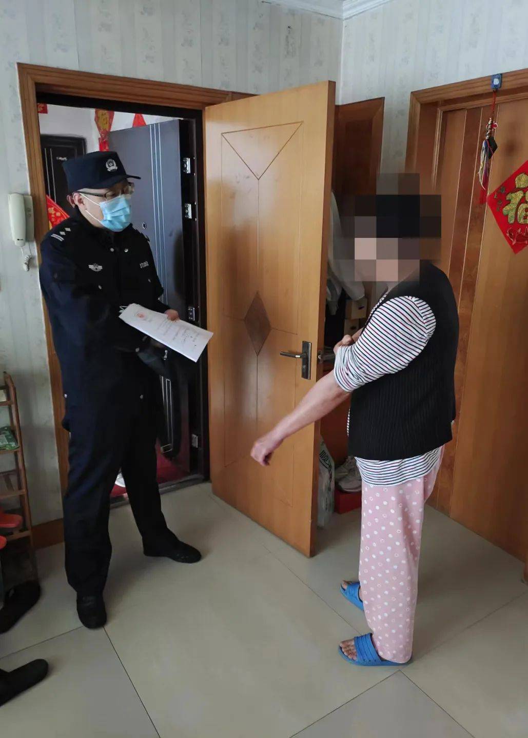 凌晨乳山拘传8人现场曝光