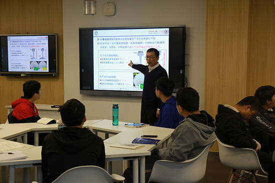 全国五一劳动奖章获得者朱苗勇钢铁人的匠心高效连铸关键技术开启世界