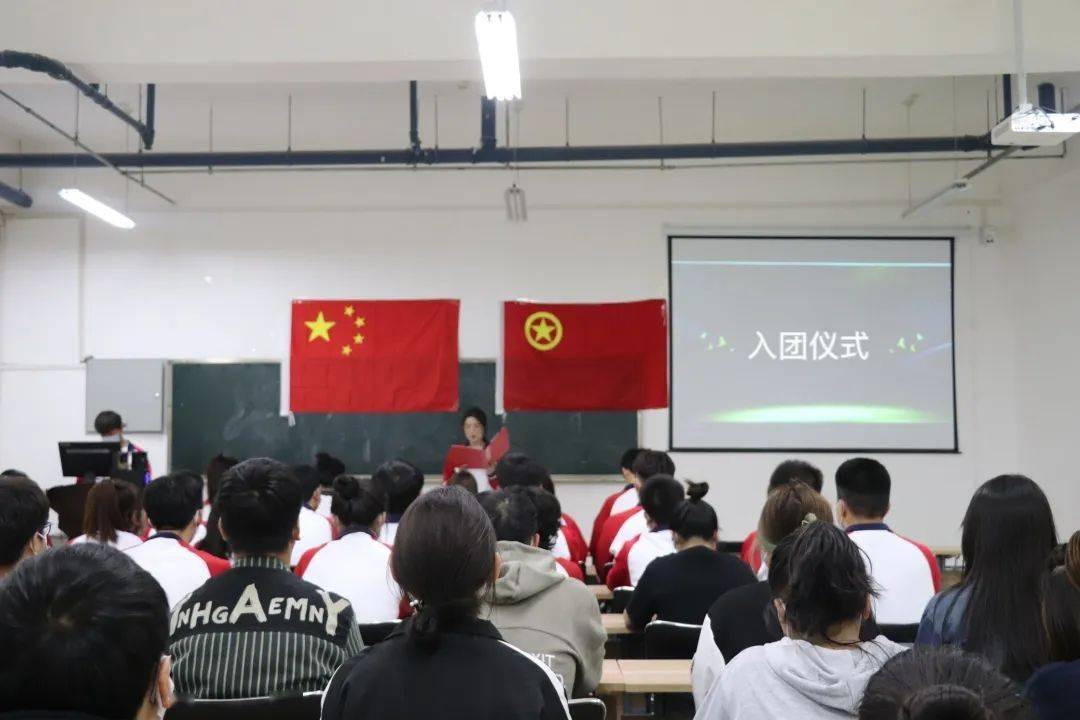 以青春之名 耀团博鱼体育徽之光动物医学学院举行新发展团员入团仪式(图1)