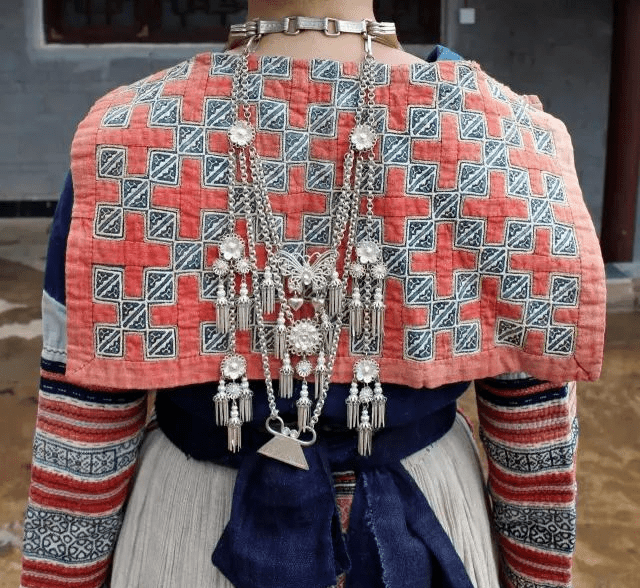 文山苗族服饰——蒙逗服饰_图案_支系_坎肩