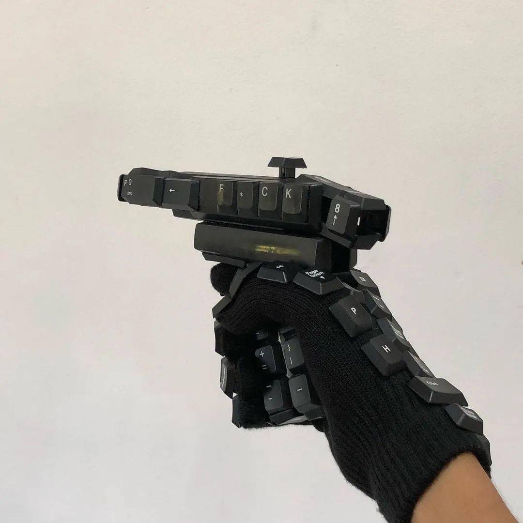 全套键盘侠装备,喷人功力暴增300%