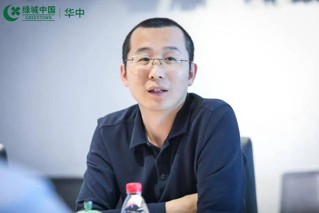 汪正对敬鹏飞主任一行的到来表示热烈的欢迎,从绿城中国的企业发展