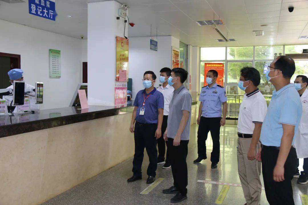 4月28日桂平市委常委市政府常务副市长杨通顺莅临桂平血浆站视察指导