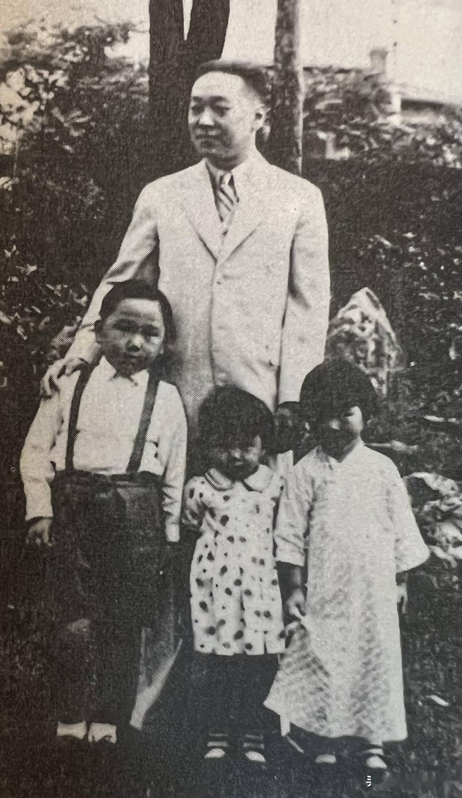 堂子出身,一嫁首富之子,二嫁孔氏家族长子,无儿无女却晚景极佳_独身