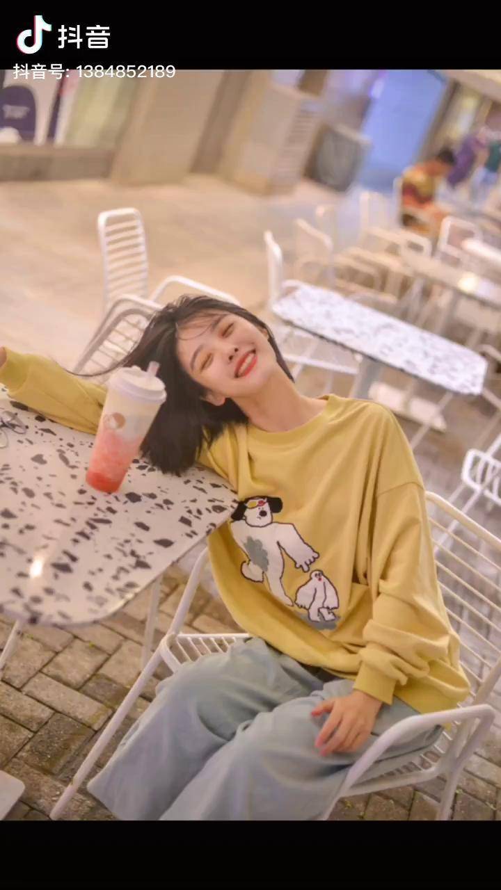 快乐小少年喝奶茶04拍照姿势分享照片拍照姿势宝藏女孩