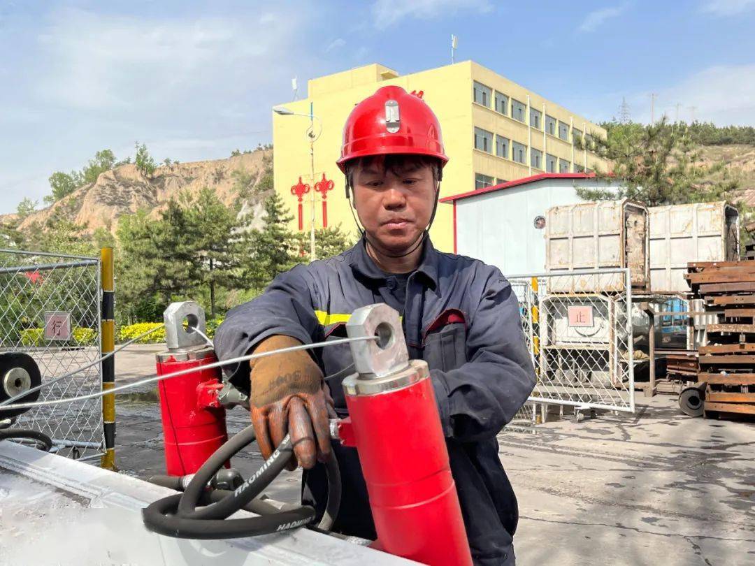 正在公示快为最感动你的优秀班组长徐矿好人投票