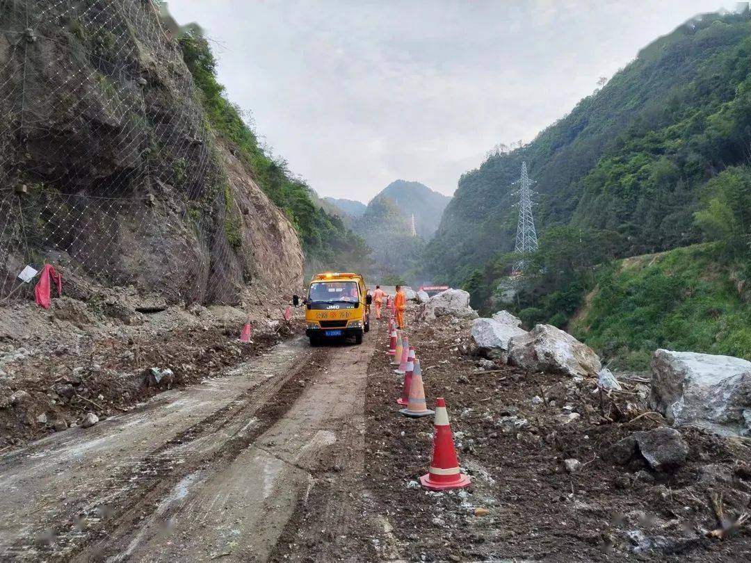 寿宁县下党乡塌方路段单向通行_曹坑村_公路_进行