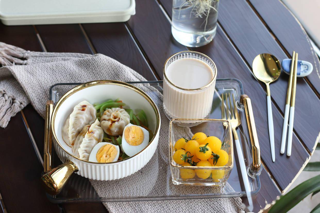 快看,这就是熟龄女人的精致早餐!网友:有品位,接地气