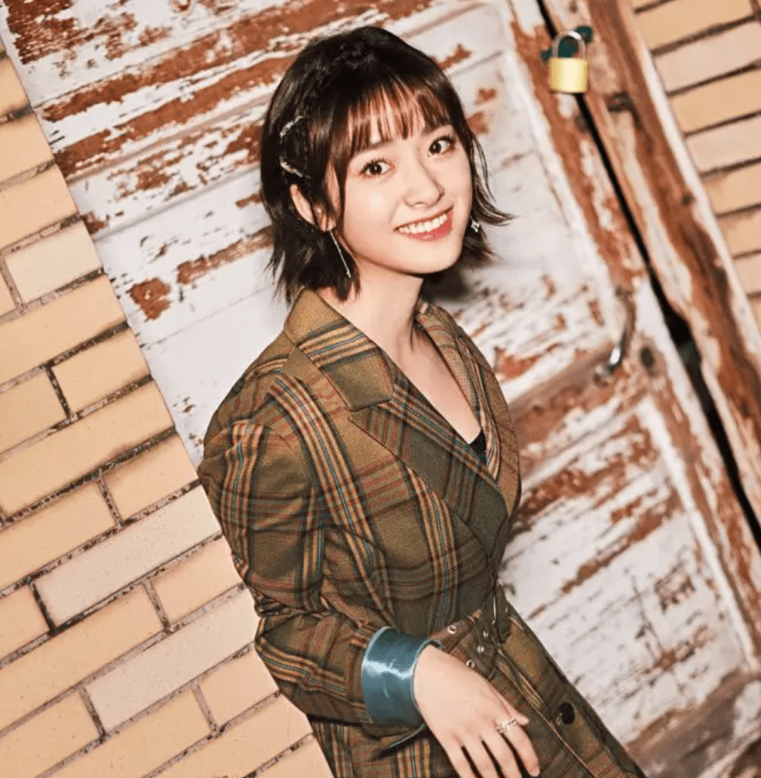 传沈月韩国出道最美星二代自小爱kpop