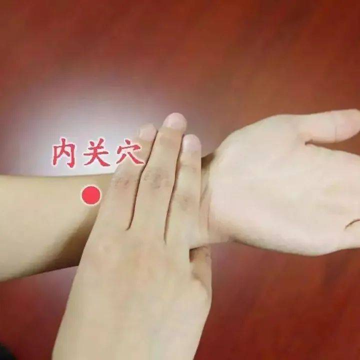 一个神奇的穴位,这样按,可调很多内症!_心包_三焦_建里