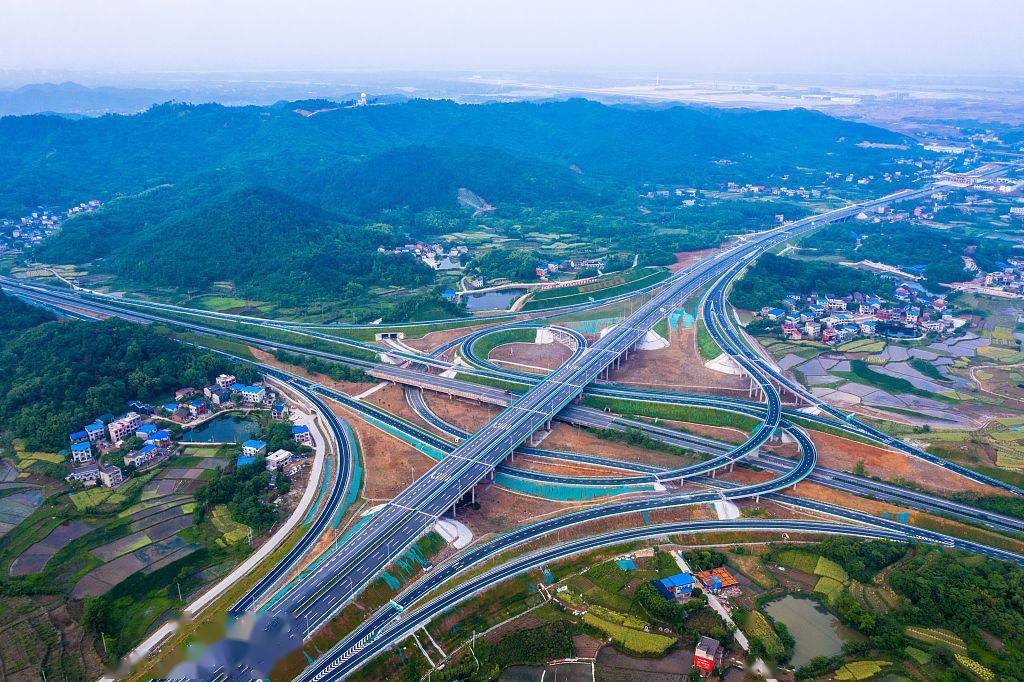 北斗定位量子通信等新技術加成湖北首條智慧高速通車