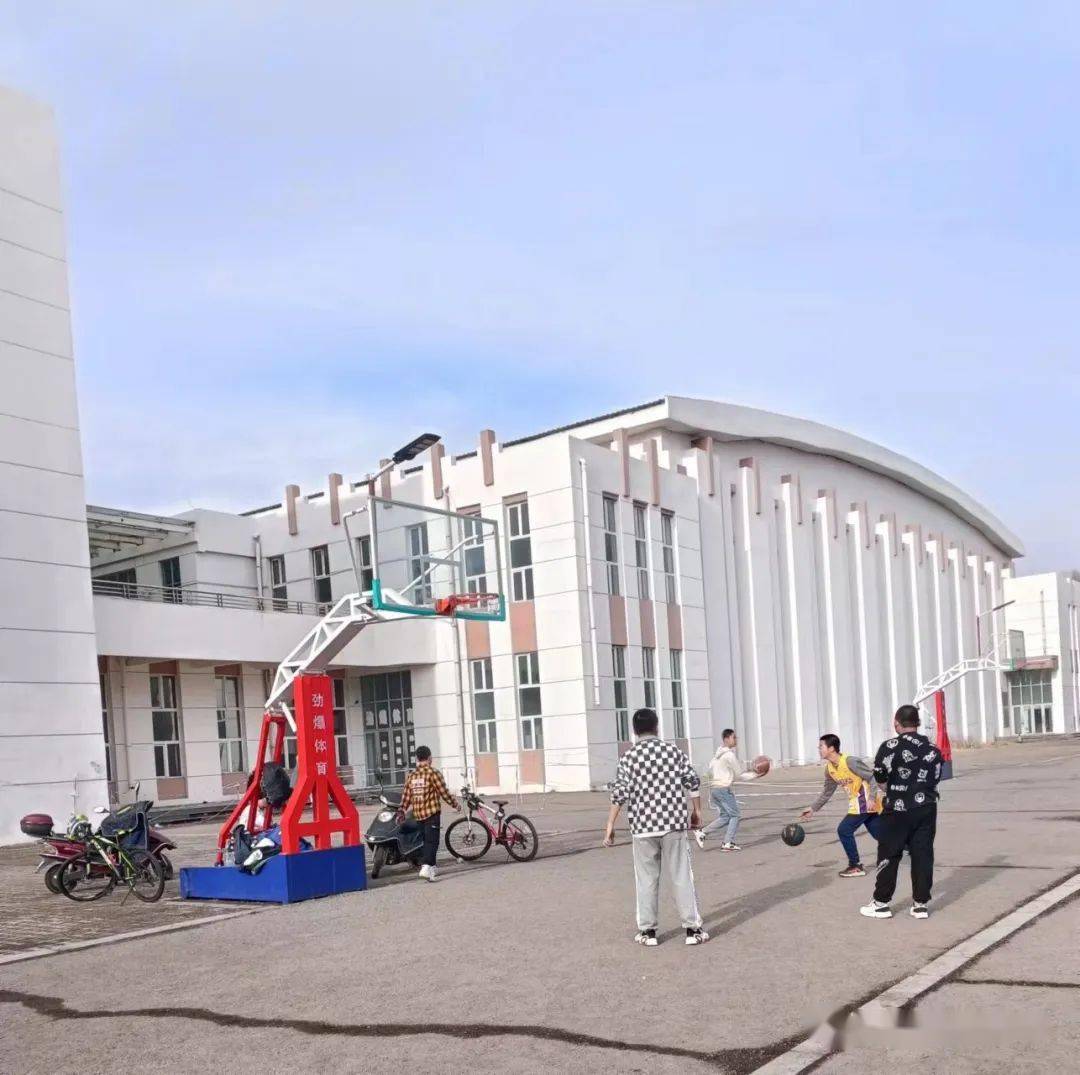 劳动淬炼成长实践创造幸福阿荣旗第四中学五一劳动节暨五四青年节主题