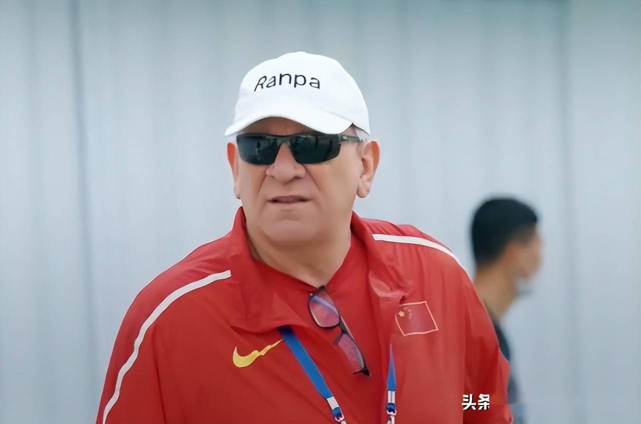 苏炳添迎回恩师,现场赠送珍贵礼物,携手冲击世锦赛_兰迪·_中国田径