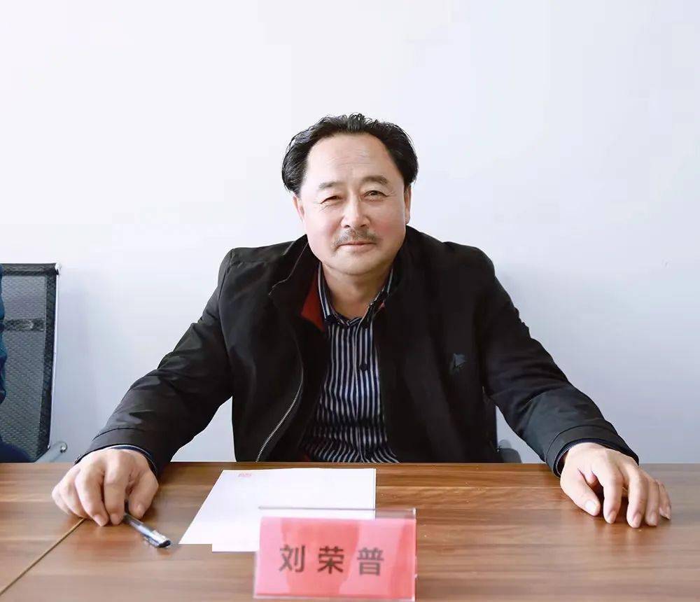 理事会员群由理事王举任组长,会员王玉,何川为组员进行线上值班