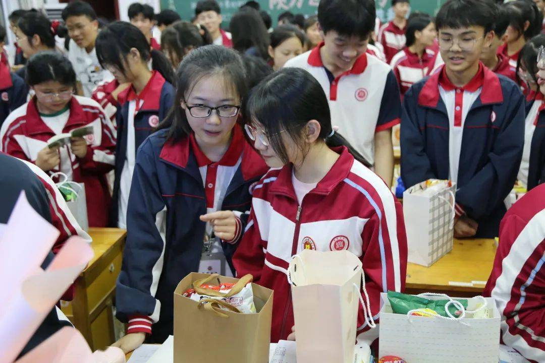 激扬青春多壮志,砥砺奋斗绘人生 ——兴国中学举行2022届高三学生成人