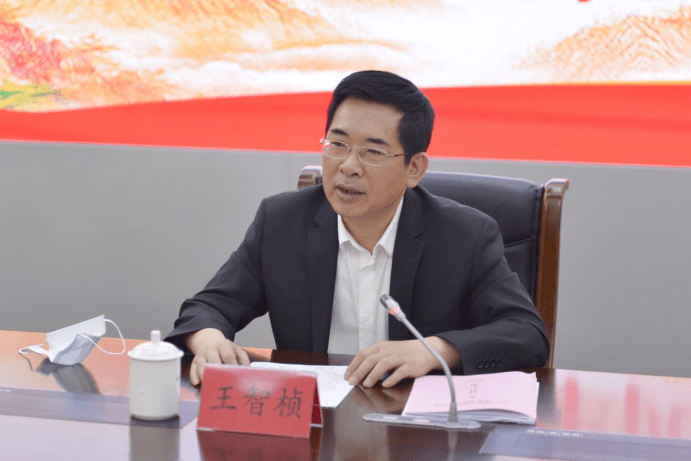 郭延组长围绕年轻干部如何加强自身建设,扣好廉洁从政"第一粒扣子"