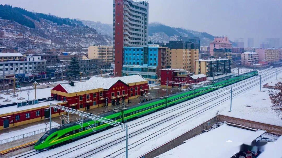 12306可以查到铜川东站至西安宝鸡方向的客运列车信息