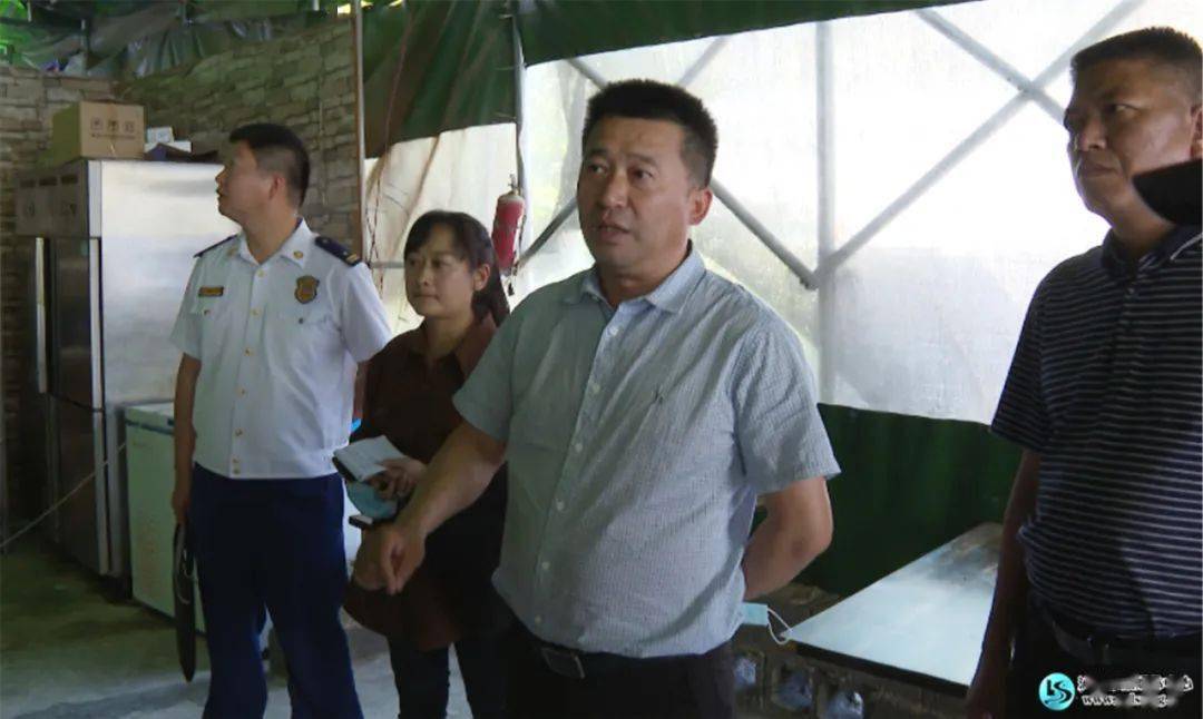 5月7日,泸水市委副书记,市长李祖明率队督导调研城乡自建房安全隐患