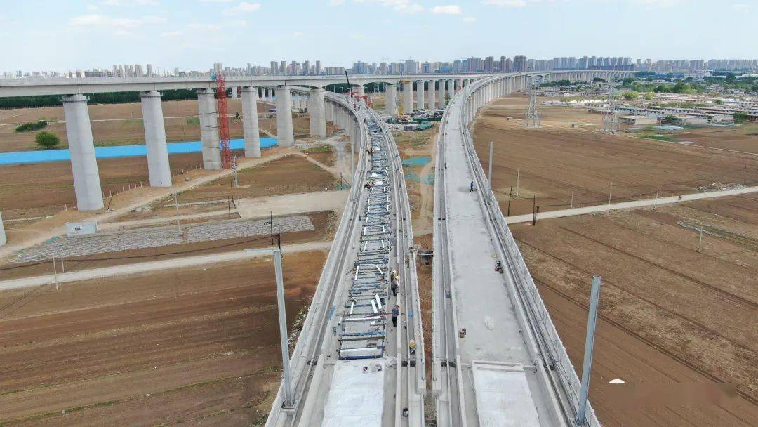 京滨铁路宝坻南站至北辰站区段铺轨完成7月1日开始联调联试多站进展