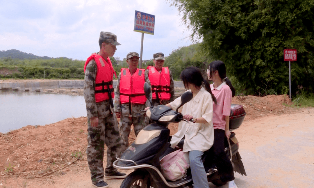 东坪乡:河道巡查保安全 严防溺水不松懈_进行_水域_民兵