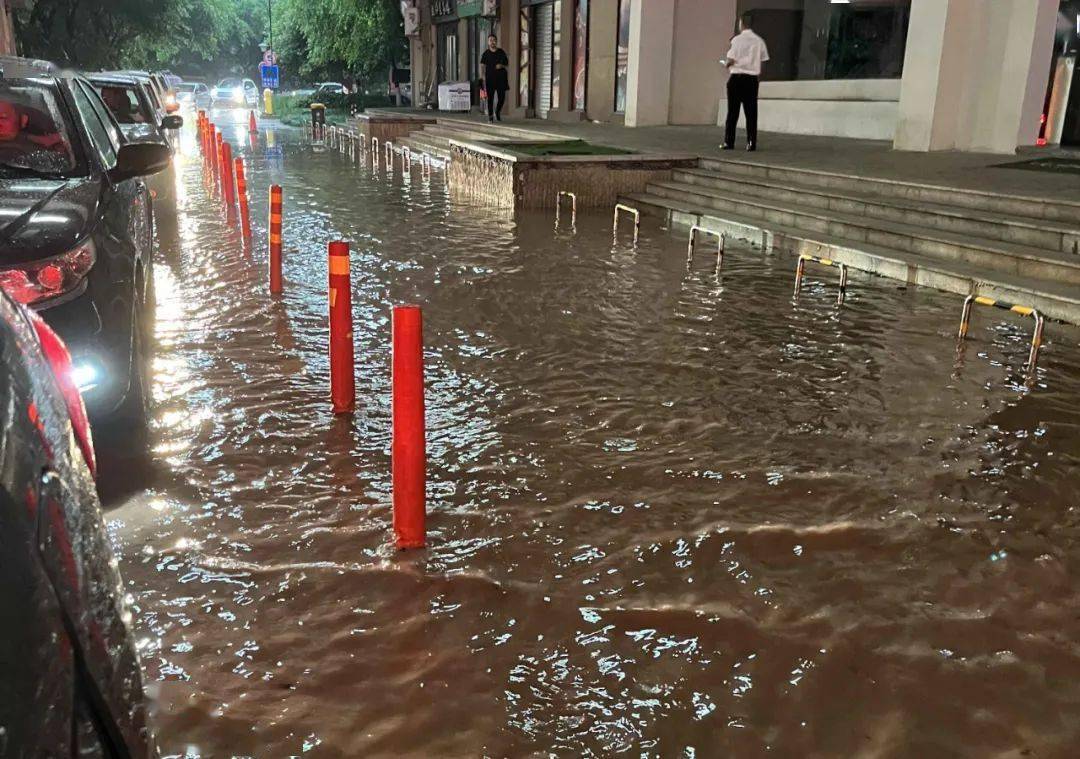 重庆多地遭遇强降雨!何时再放晴?