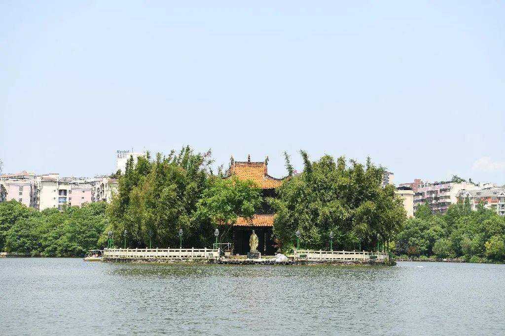 郴州八点半北湖不夜天环北湖公园商贸区建设正在如火如荼进行中