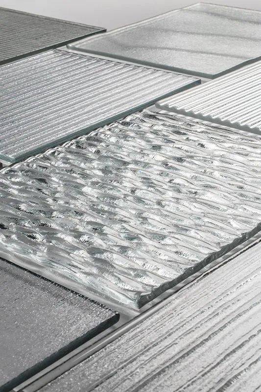 ▽水纹玻璃规格:厚度一般有4,5,8,10毫米几种规格,厚一点的适合用在