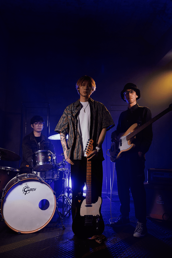 沉浮六年,双面镜从校园乐队蜕变为日臻成熟的职业乐队,他们不需要再有