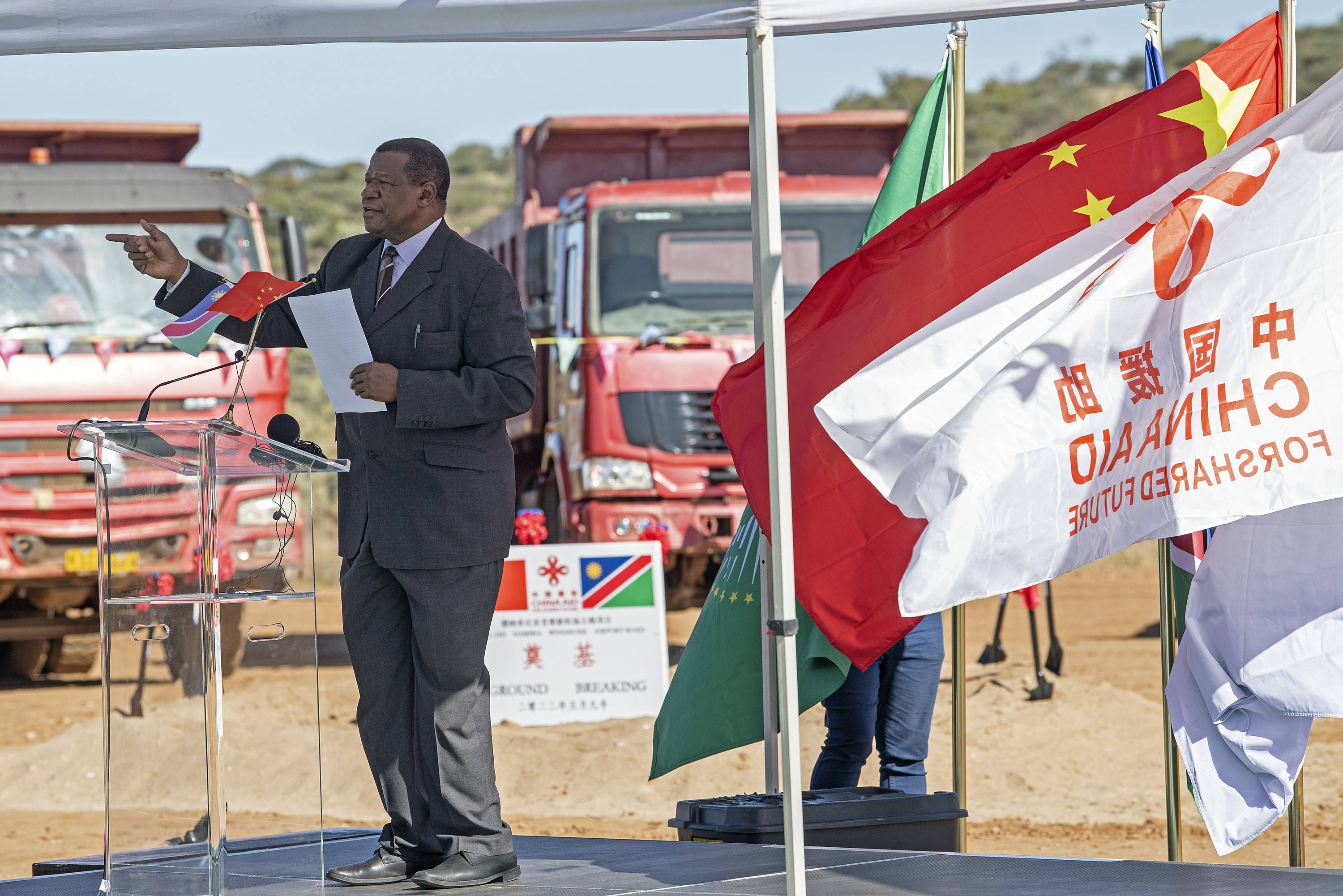 中国援建纳米比亚首都机场公路三期工程正式开工