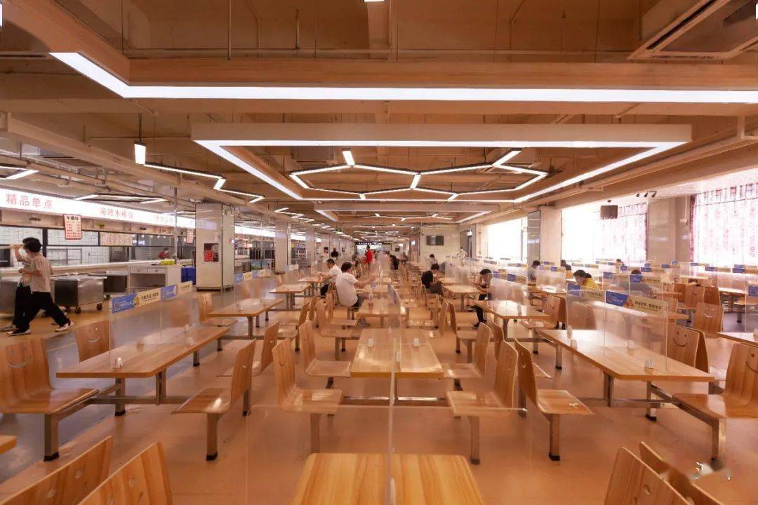 富士康龙华园区健康食堂获市级认证_餐厅_华南_厨房