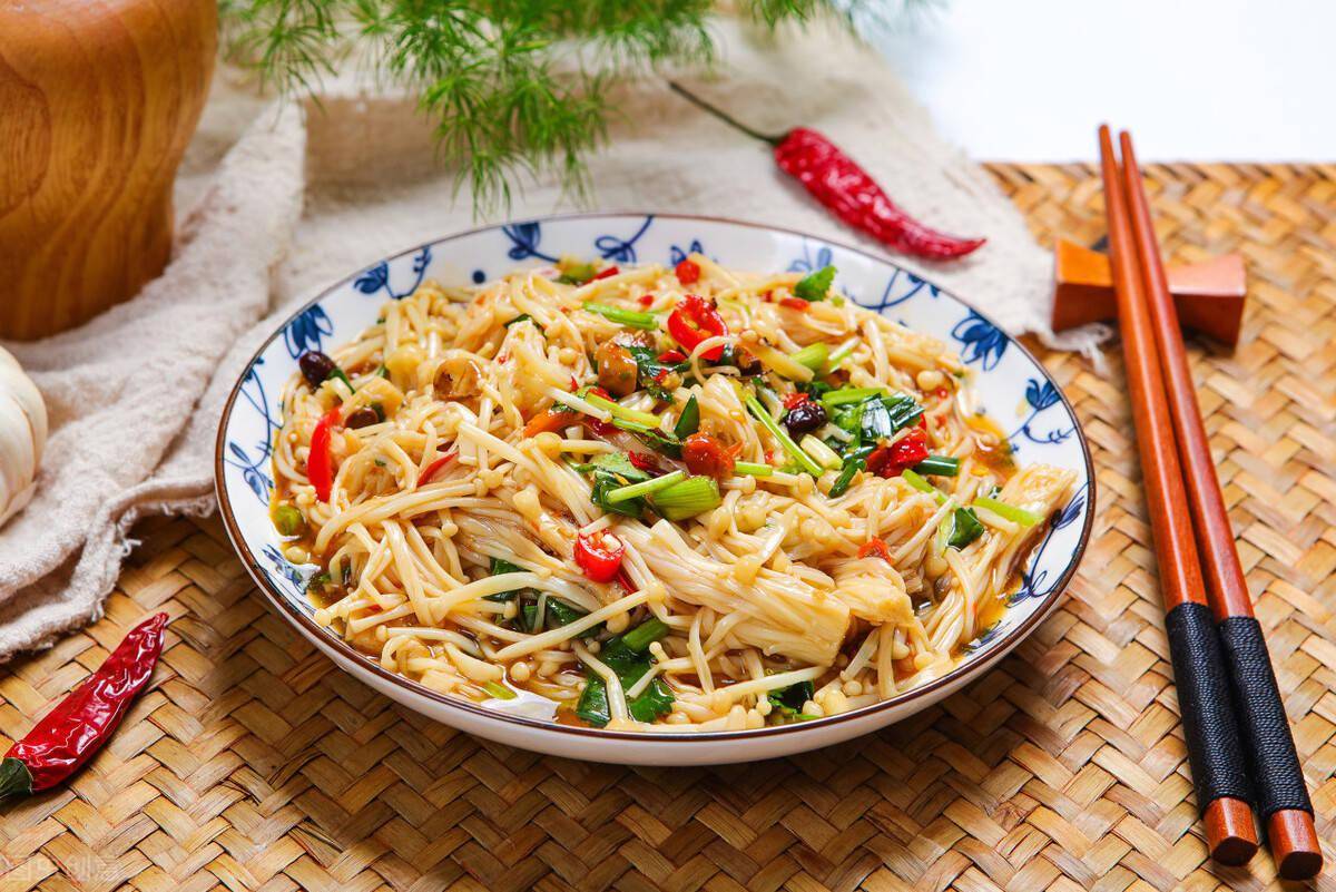 成本2块钱,爽脆入味,酸辣开胃,很适合夏天吃_凉拌金针菇_做法_清水