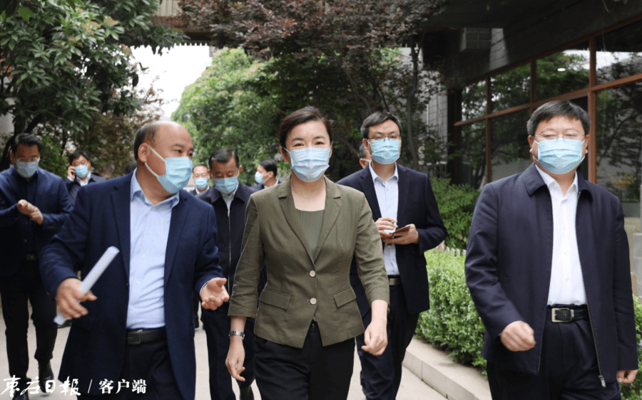 听取了项目整体规划和建设情况介绍,随后到鲁南水城·枣庄老街特色