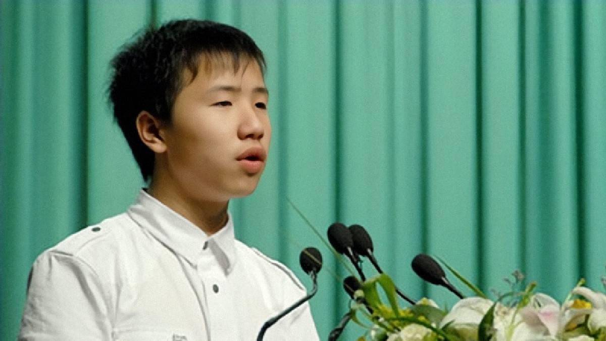 到6年后锒铛入狱,雷楚年到底经历了什么_地震_欧静_教学楼