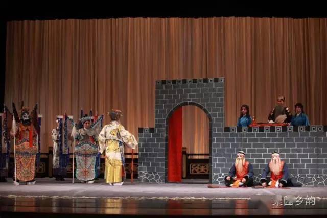 戏曲中的"跑龙套",您知道多少呢?_京剧_气氛_皇帝