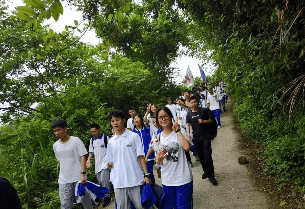 凤冈县第一中学团委凤冈县第二中学团委09 "喜迎二十大·青春在行动"