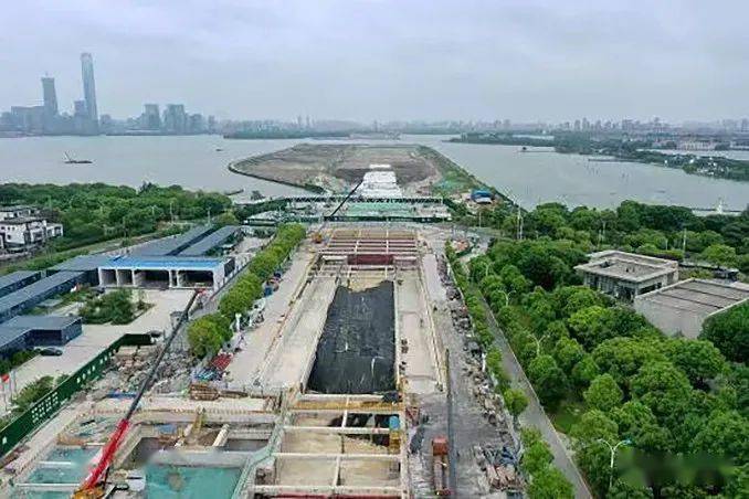 甘肃桑园子黄河大桥将于2023年底建成,苏州金鸡湖隧道底板全线贯通