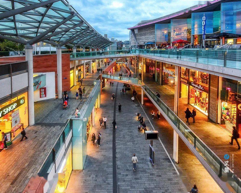 ▼ 利物浦一号内的商业街及debenhams主力店.