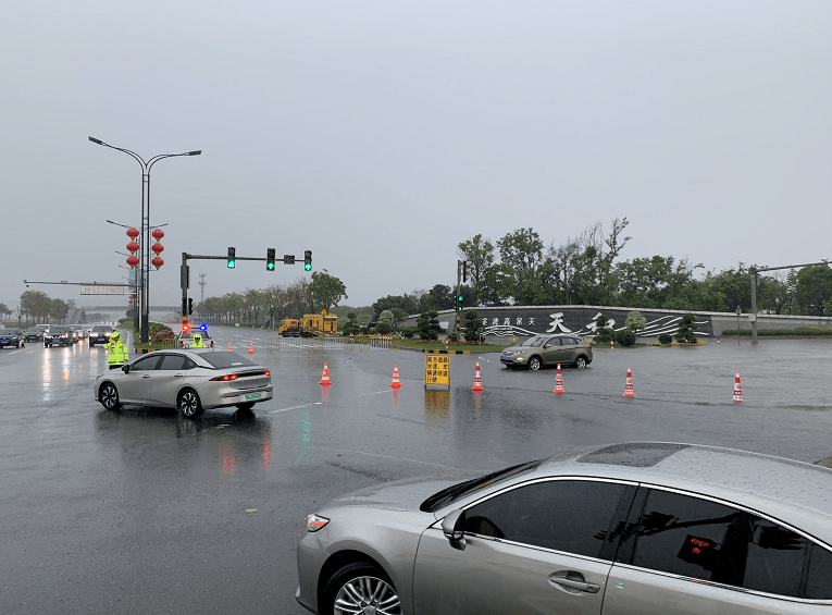 暴雨持续金湾这些路段实行交通管制