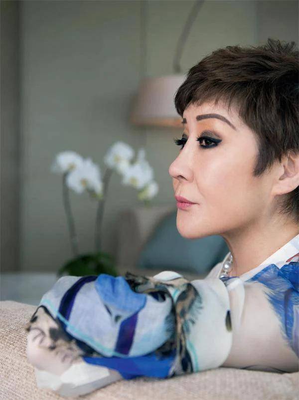 丁佩:李小龙在我床上猝死,前夫向华强养我42年,离婚后还是家人_邹文怀