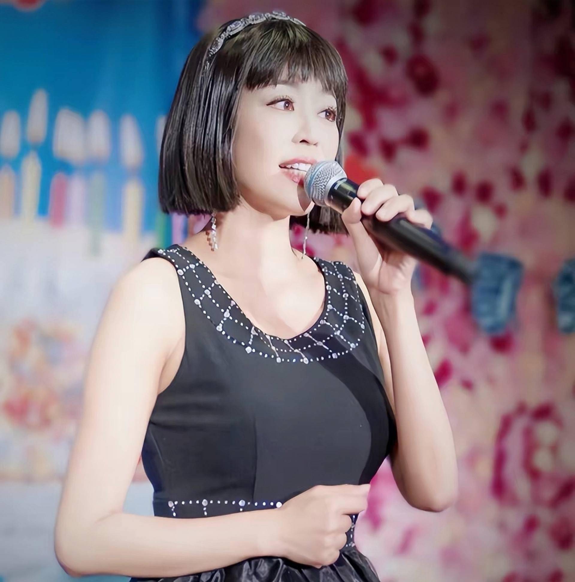 45岁台湾女星自曝患上癌症晚期,被医生告知仅剩半年生命_唐玲_癌细胞