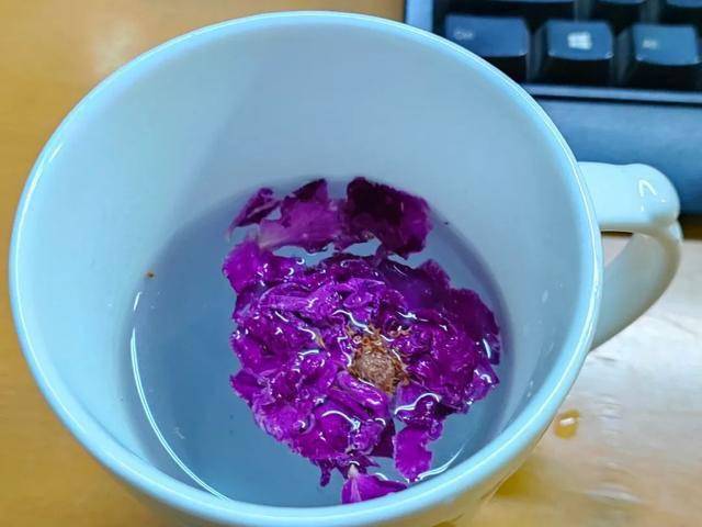 喝玫瑰花茶是智商税吗真的能美容养颜吗还是一杯毒药