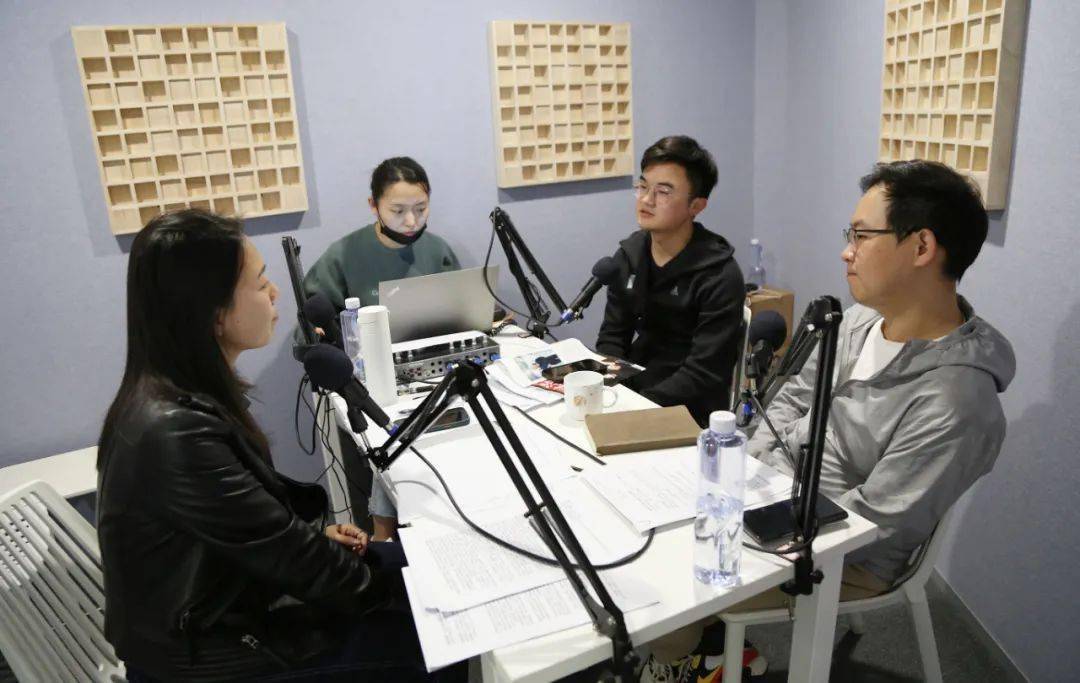 一期,你将听到:三联中读内容总监,《三联生活周刊》主笔,知乎心理学