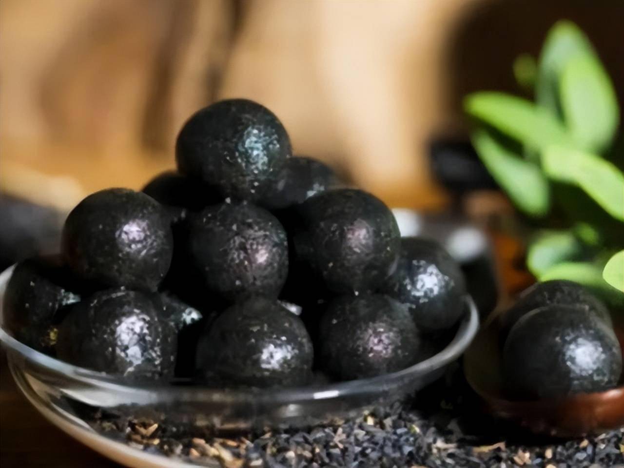 归脾丸的主要成分是人参,白术,当归,黄芪,甘草,茯神,远志,木香,酸枣仁