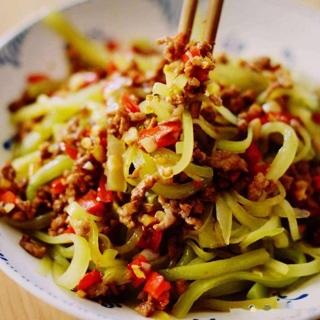 原汁原味的三道家常菜九层塔炒肉末南瓜蒸排骨肉末拌莴笋丝