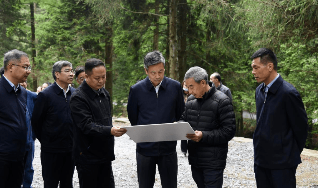 省委常委副省长任珠峰赴中科院庐山植物园调研