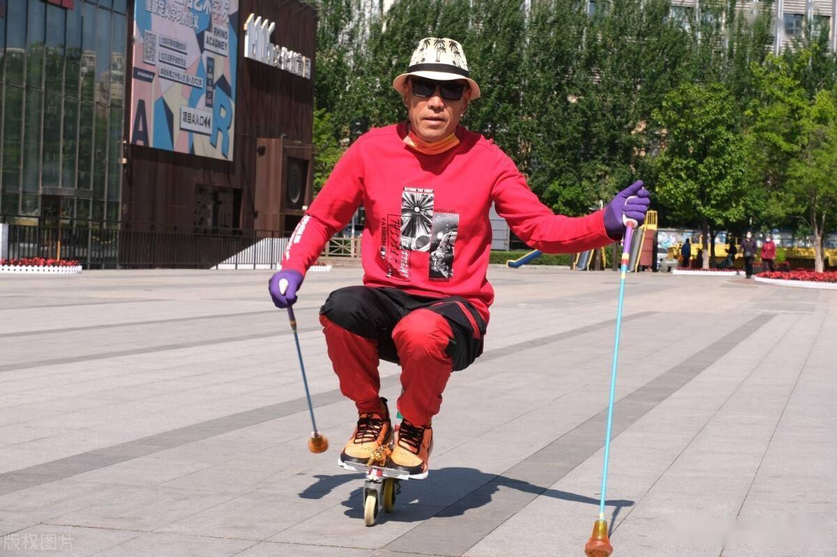 沈阳老年人单腿轮滑车健身热